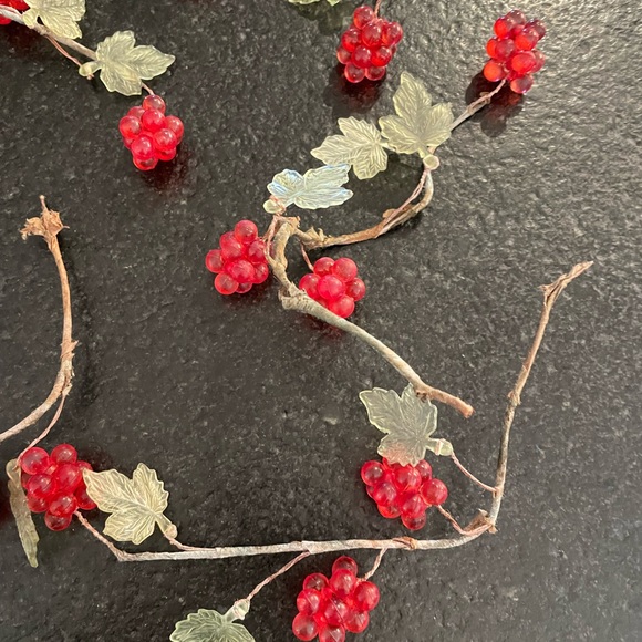 Vintage Christmas Red Berries and Leaves Garland Pieces - Picture 11 of 12